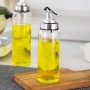 Recipient gradat din sticlă pentru ulei și oțet – 300 ml, cu dozator precis din metal. Transparent.