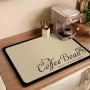 Covoraș premium pentru cafetiera cu imprimeu cafea – Design modern, 30x40 cm, Antiderapant. Crem deschis.